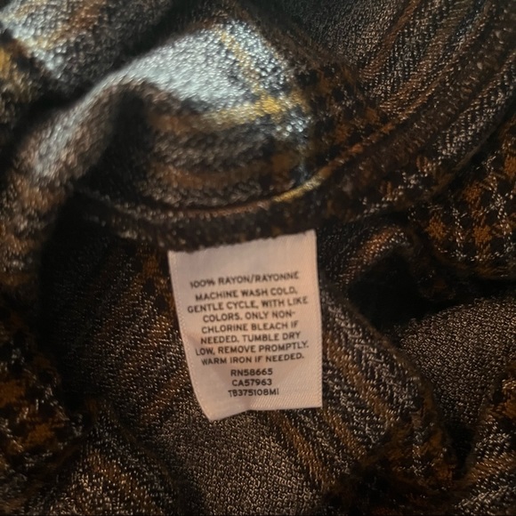 Something Navy Checkered Gingham Treasure Bond Top - Picture 9 of 11